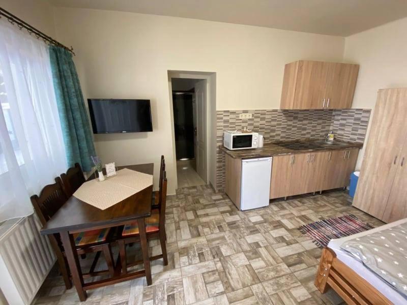 Levendula Vendeghaz Apartment Хайдубьосьормени Екстериор снимка