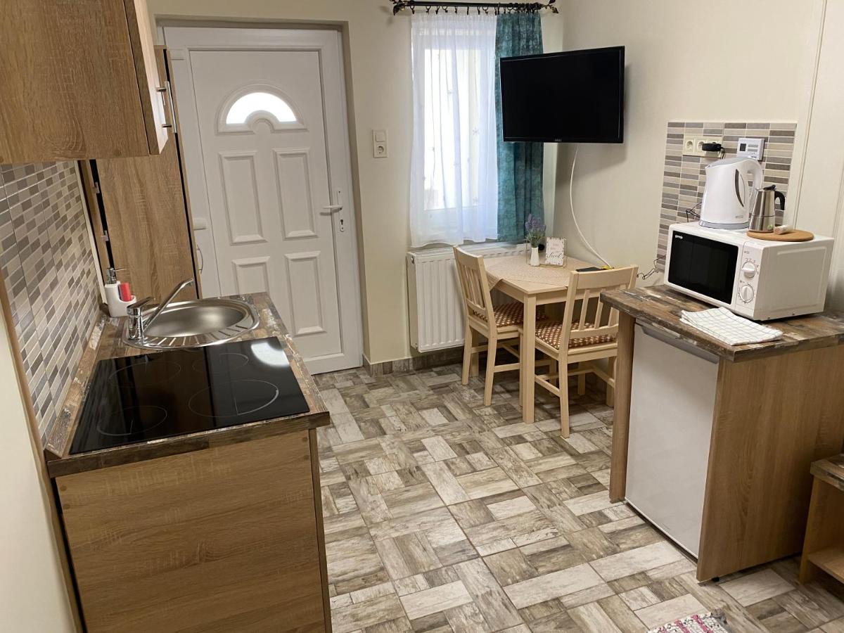 Levendula Vendeghaz Apartment Хайдубьосьормени Екстериор снимка