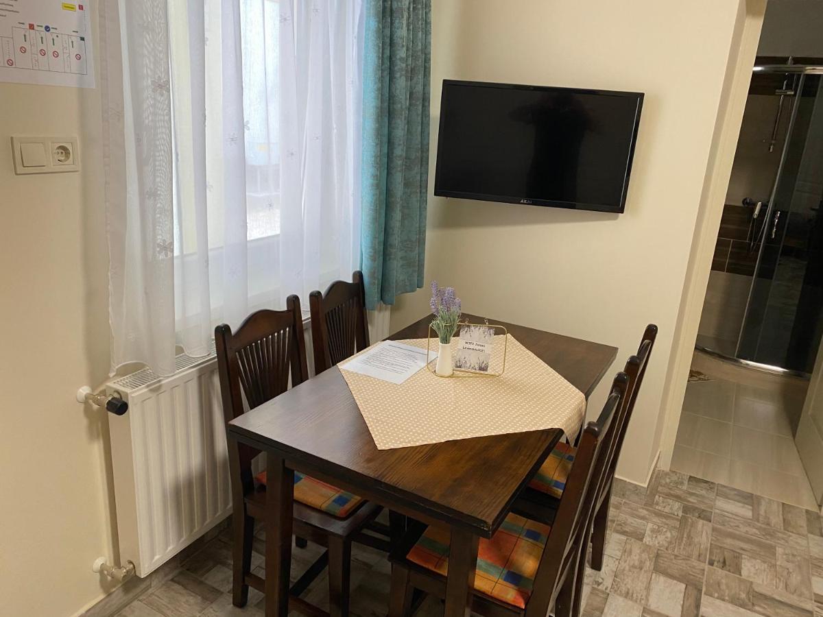 Levendula Vendeghaz Apartment Хайдубьосьормени Екстериор снимка