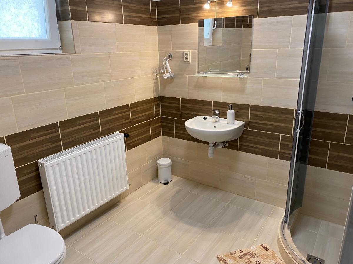 Levendula Vendeghaz Apartment Хайдубьосьормени Екстериор снимка
