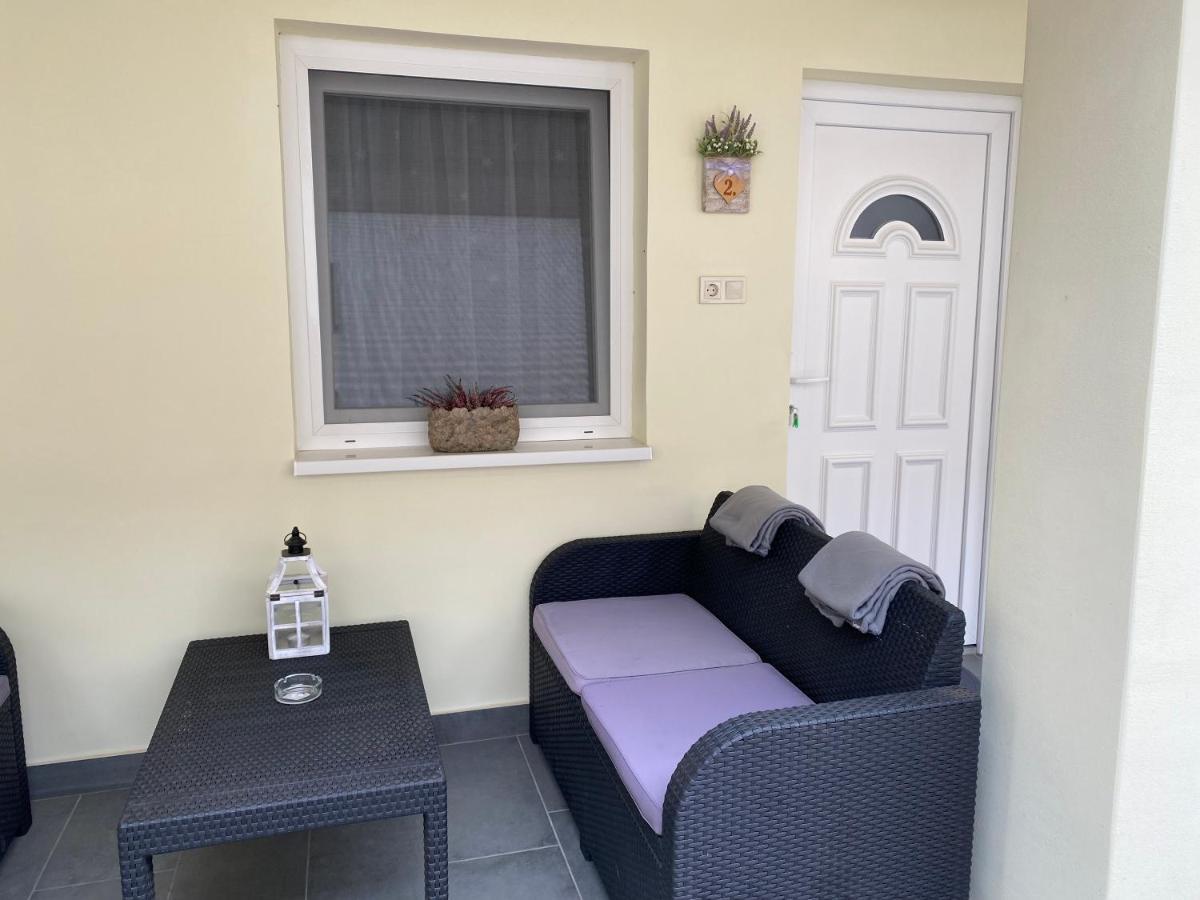Levendula Vendeghaz Apartment Хайдубьосьормени Екстериор снимка