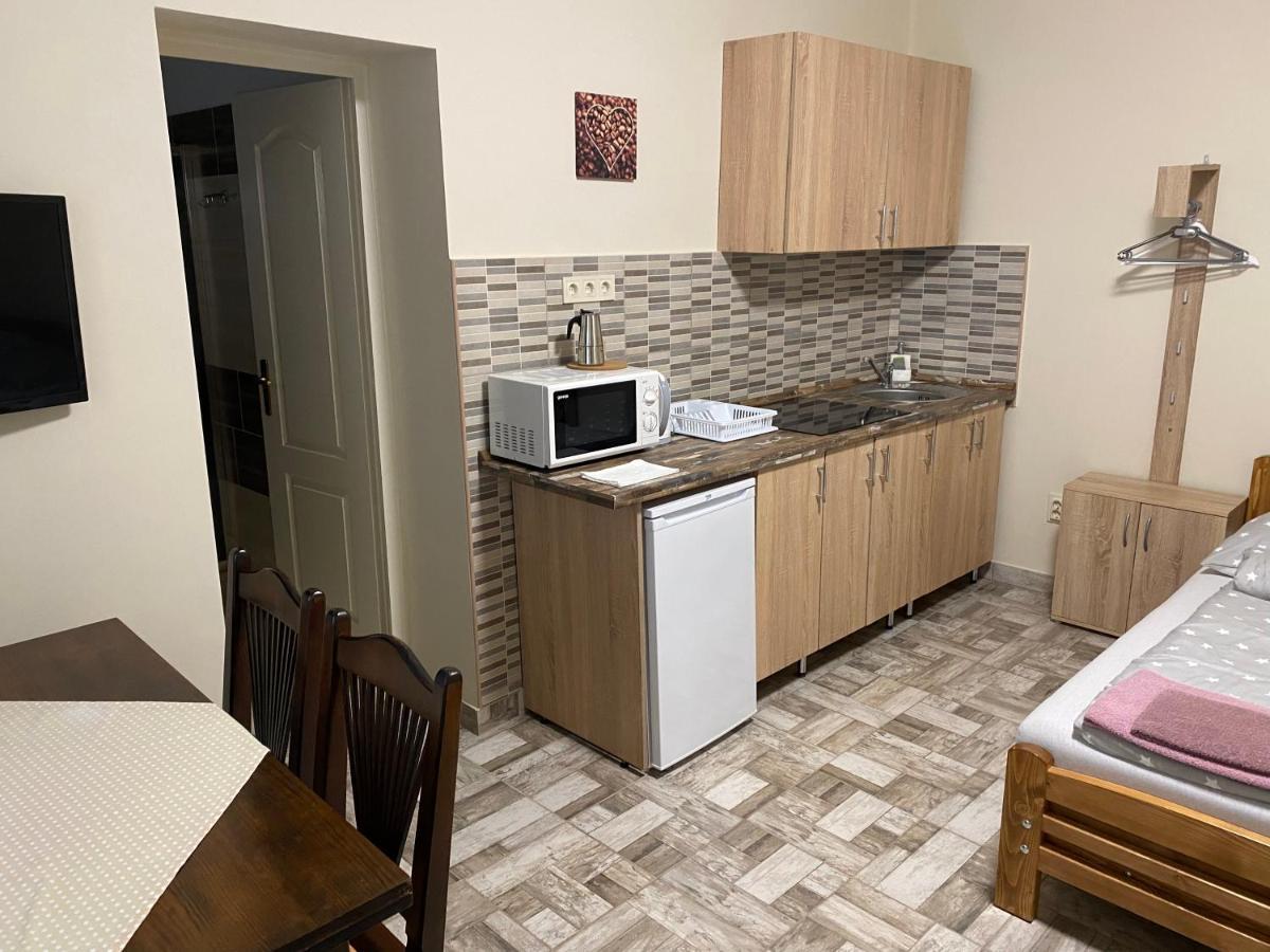 Levendula Vendeghaz Apartment Хайдубьосьормени Екстериор снимка