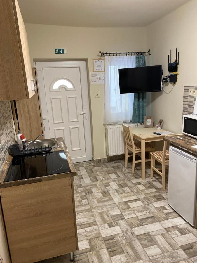 Levendula Vendeghaz Apartment Хайдубьосьормени Екстериор снимка