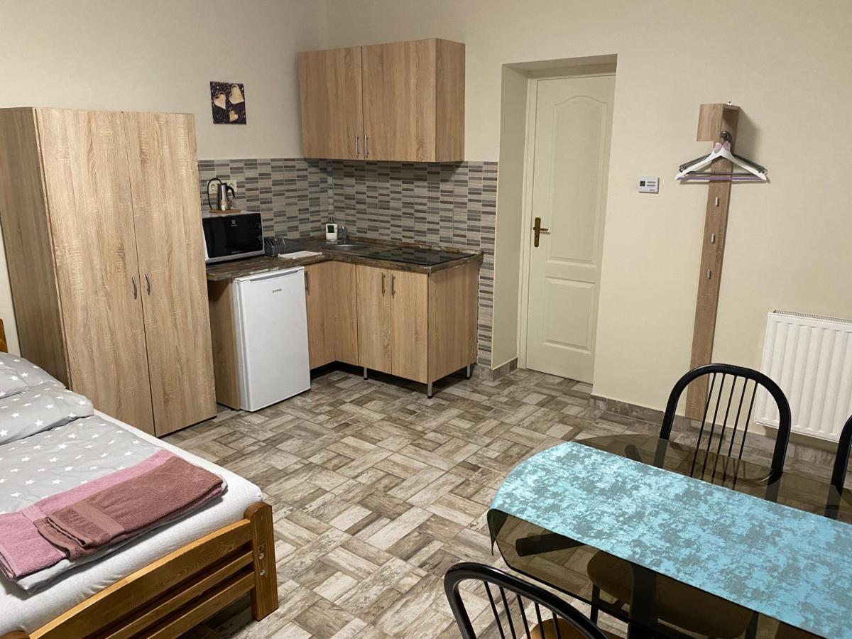 Levendula Vendeghaz Apartment Хайдубьосьормени Екстериор снимка