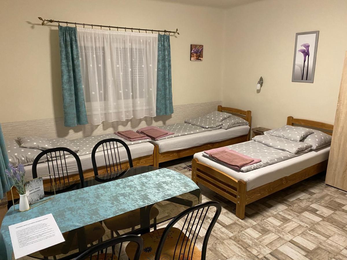 Levendula Vendeghaz Apartment Хайдубьосьормени Екстериор снимка