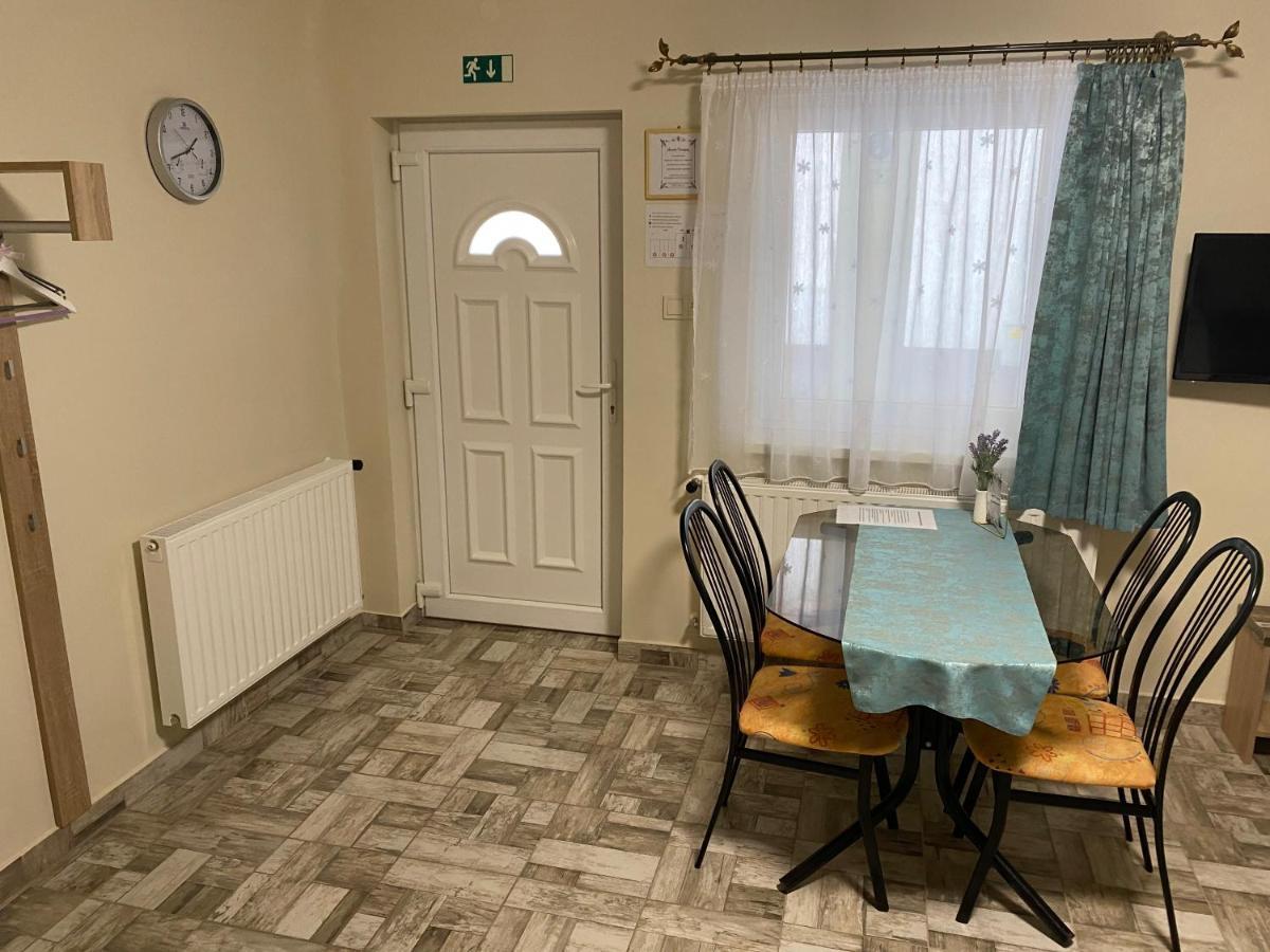 Levendula Vendeghaz Apartment Хайдубьосьормени Екстериор снимка