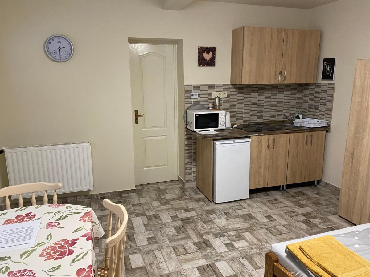 Levendula Vendeghaz Apartment Хайдубьосьормени Екстериор снимка