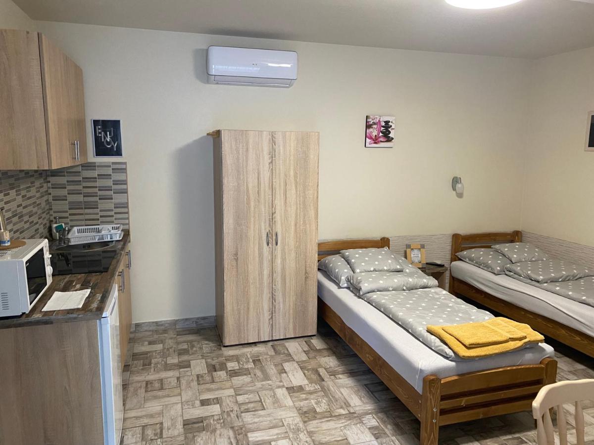 Levendula Vendeghaz Apartment Хайдубьосьормени Екстериор снимка