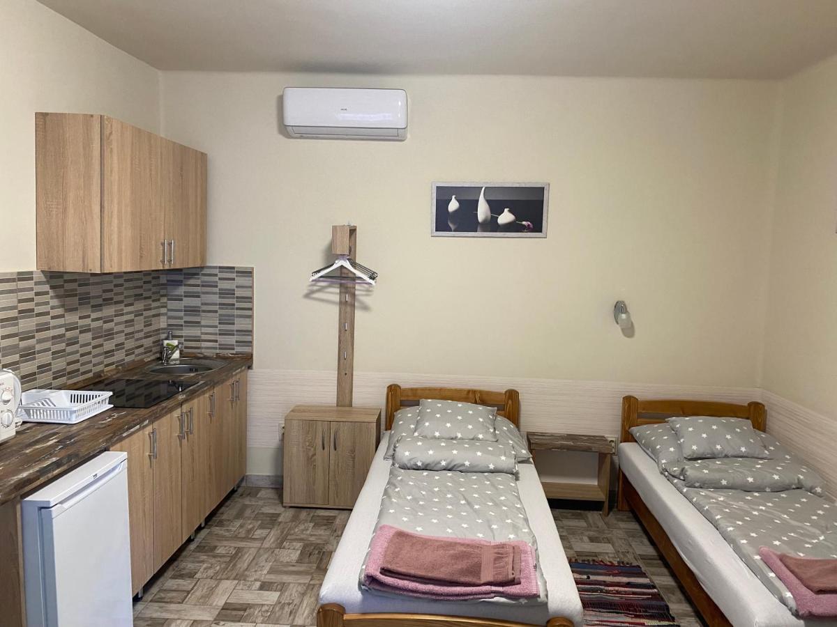 Levendula Vendeghaz Apartment Хайдубьосьормени Екстериор снимка