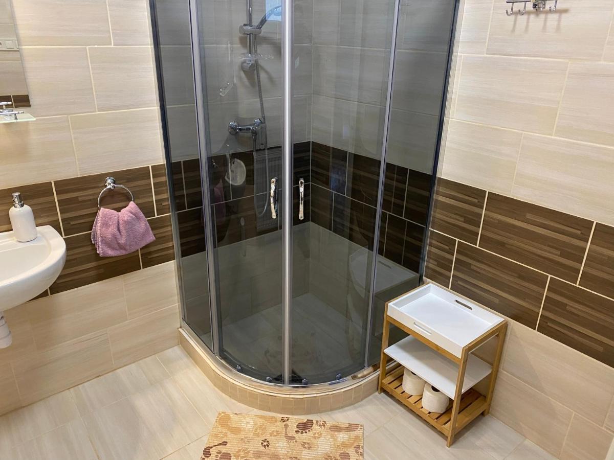 Levendula Vendeghaz Apartment Хайдубьосьормени Екстериор снимка
