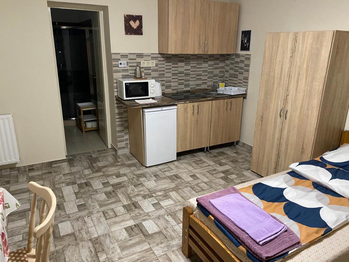 Levendula Vendeghaz Apartment Хайдубьосьормени Екстериор снимка