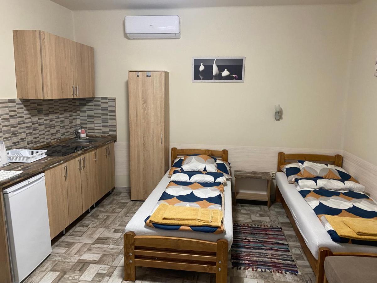 Levendula Vendeghaz Apartment Хайдубьосьормени Екстериор снимка