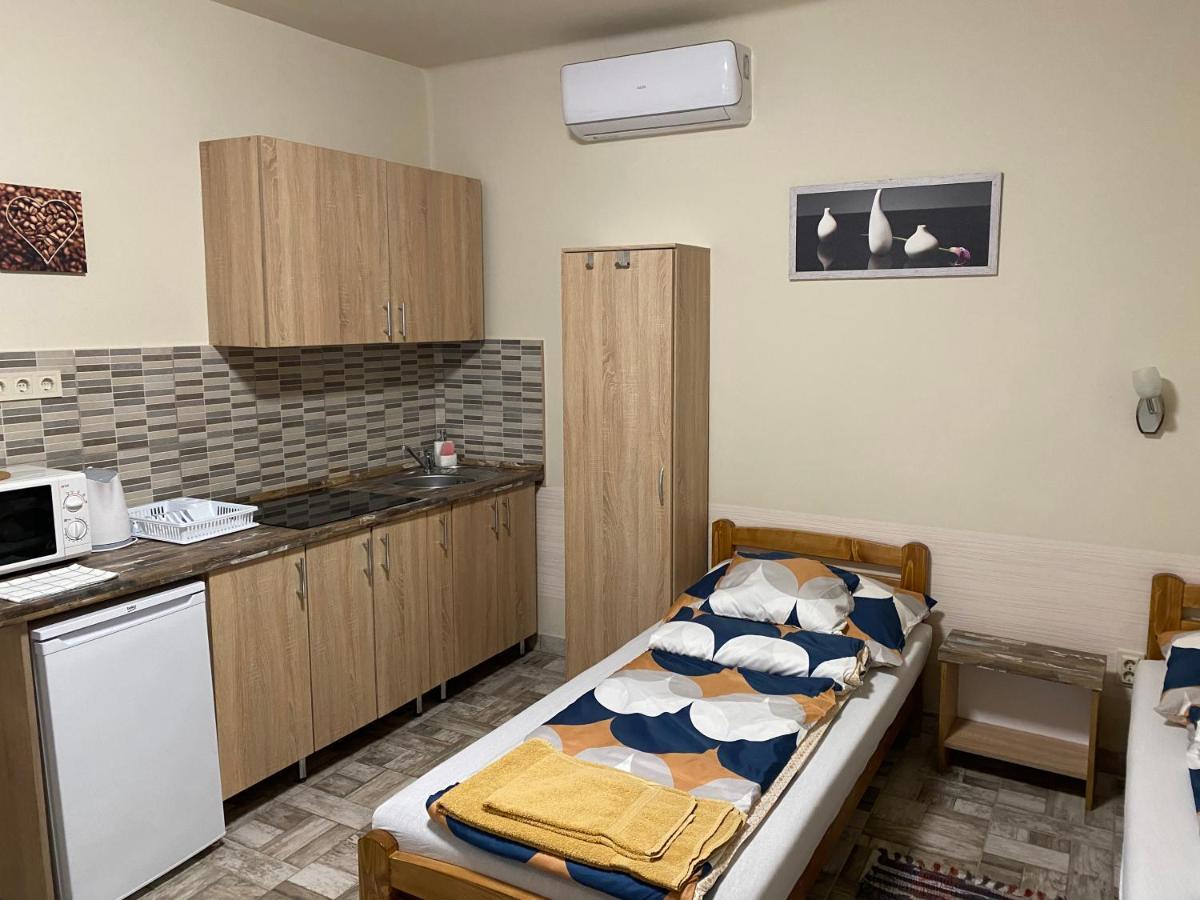 Levendula Vendeghaz Apartment Хайдубьосьормени Екстериор снимка